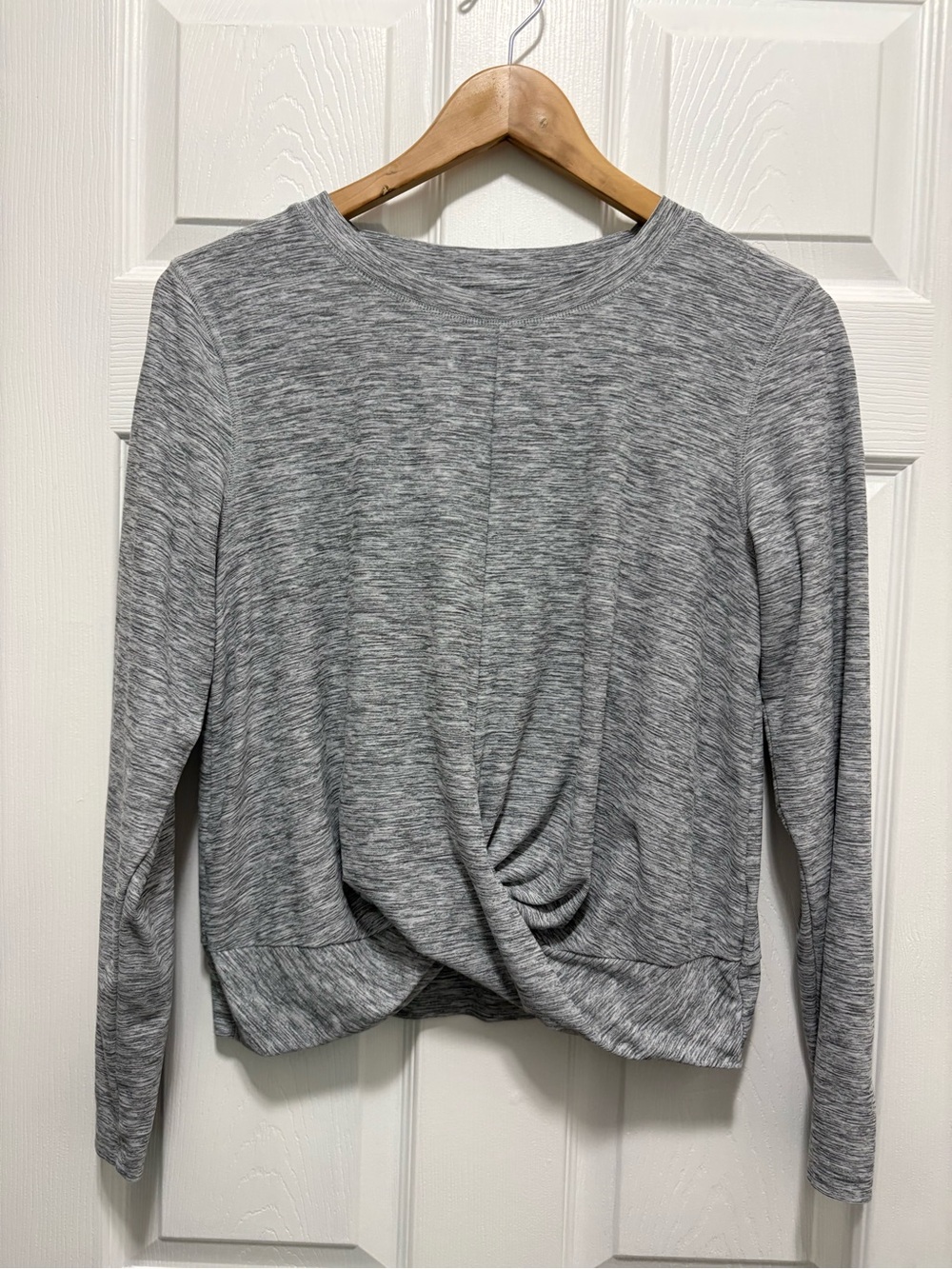 Old Navy Active Breathe On Gray Twist Front Long Sleeve Top L